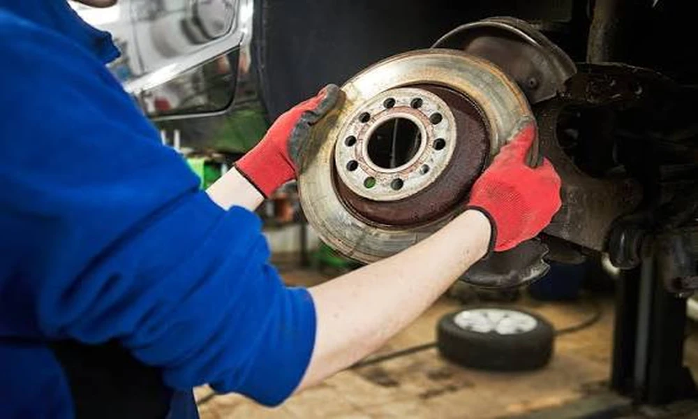 Protect Your Compressor and Stay Cool: The Complete Guide to Car AC Refrigerant Care and Repair